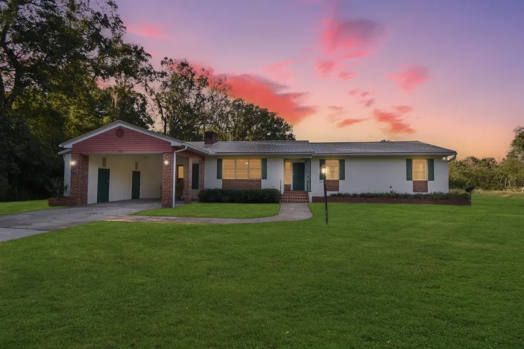 105 W Vivian Drive Hastings FL 32145