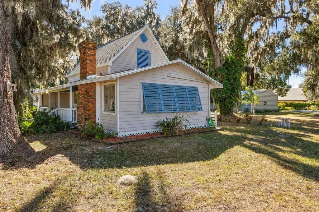 235 Port Comfort East Palatka FL 32131