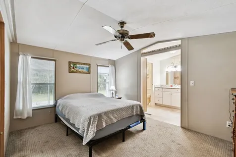135 Lake Como Drive Pomona Park FL 32181