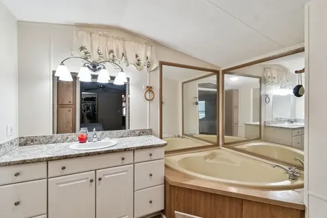 135 Lake Como Drive Pomona Park FL 32181