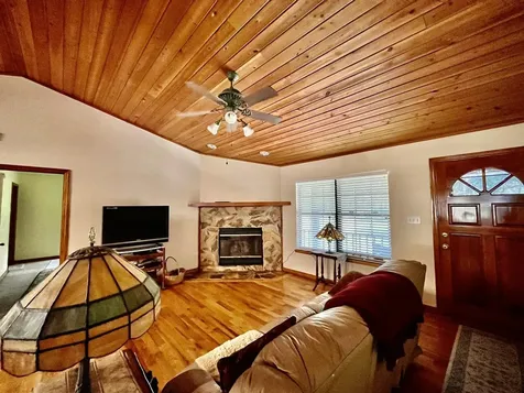 124 Neal Road Hawthorne FL 32640