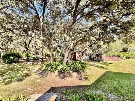 124 Neal Road Hawthorne FL 32640