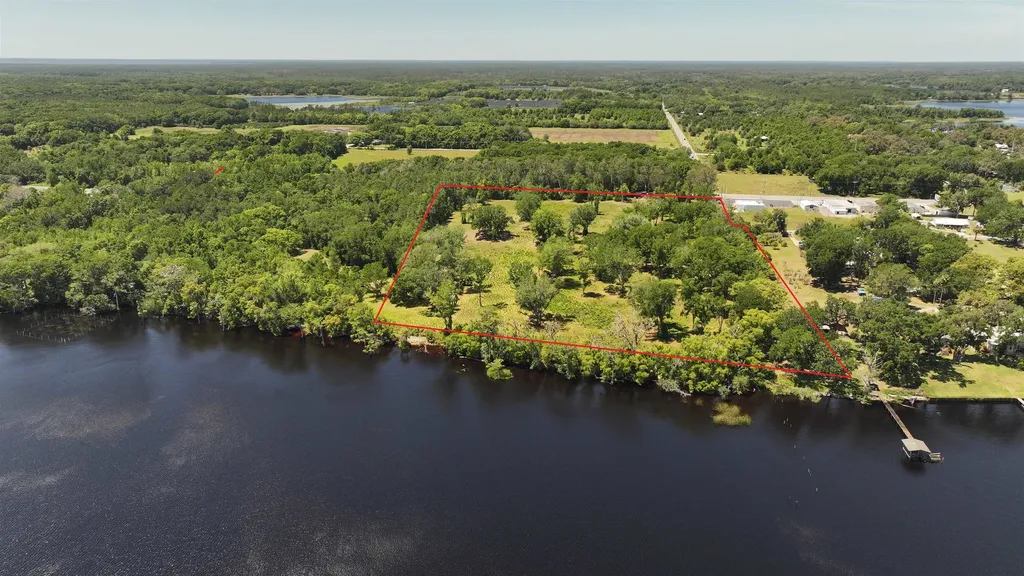 2570 S Highway 17 Crescent City FL 32112