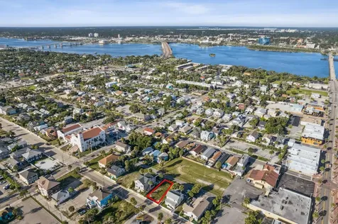 24 S Grandview Avenue Daytona Beach FL 32118