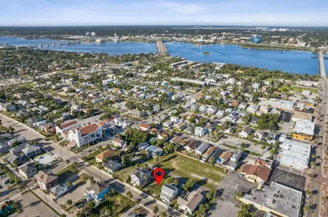 24 S Grandview Avenue Daytona Beach FL 32118