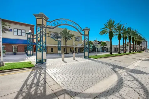 24 S Grandview Avenue Daytona Beach FL 32118