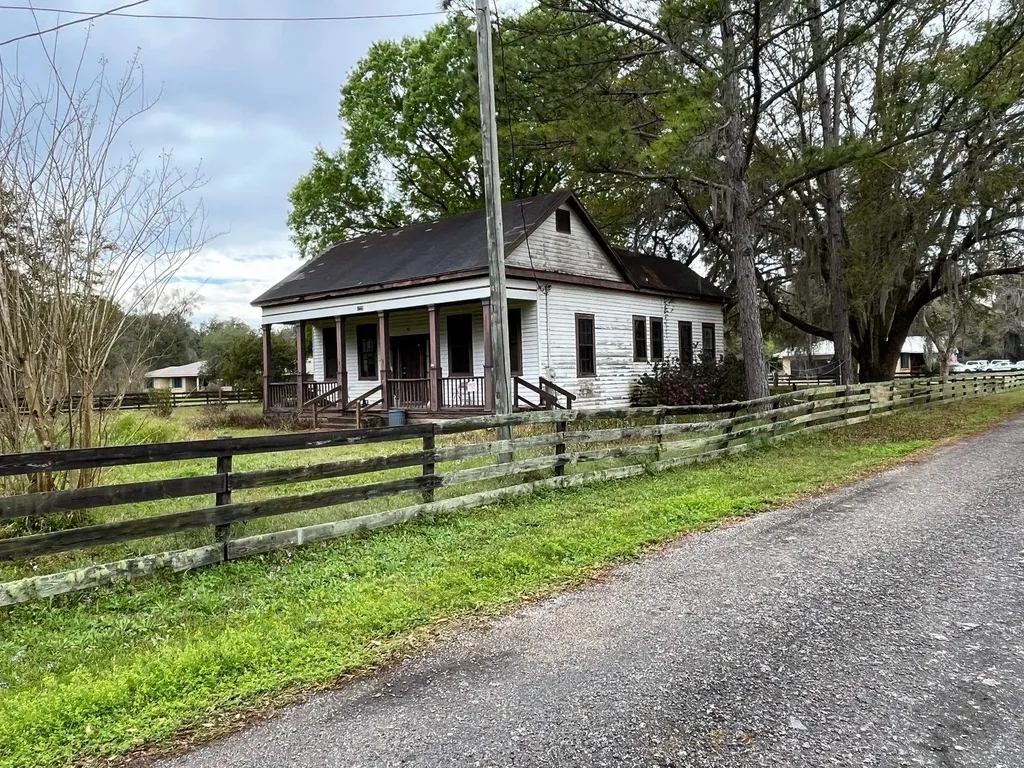 329 Horseman Club Palatka FL 32177