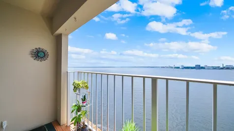 1592 Le Baron Avenue Jacksonville FL 32207