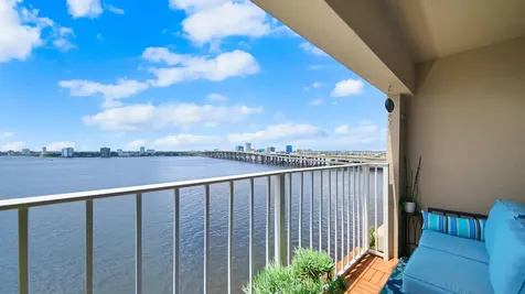 1592 Le Baron Avenue Jacksonville FL 32207