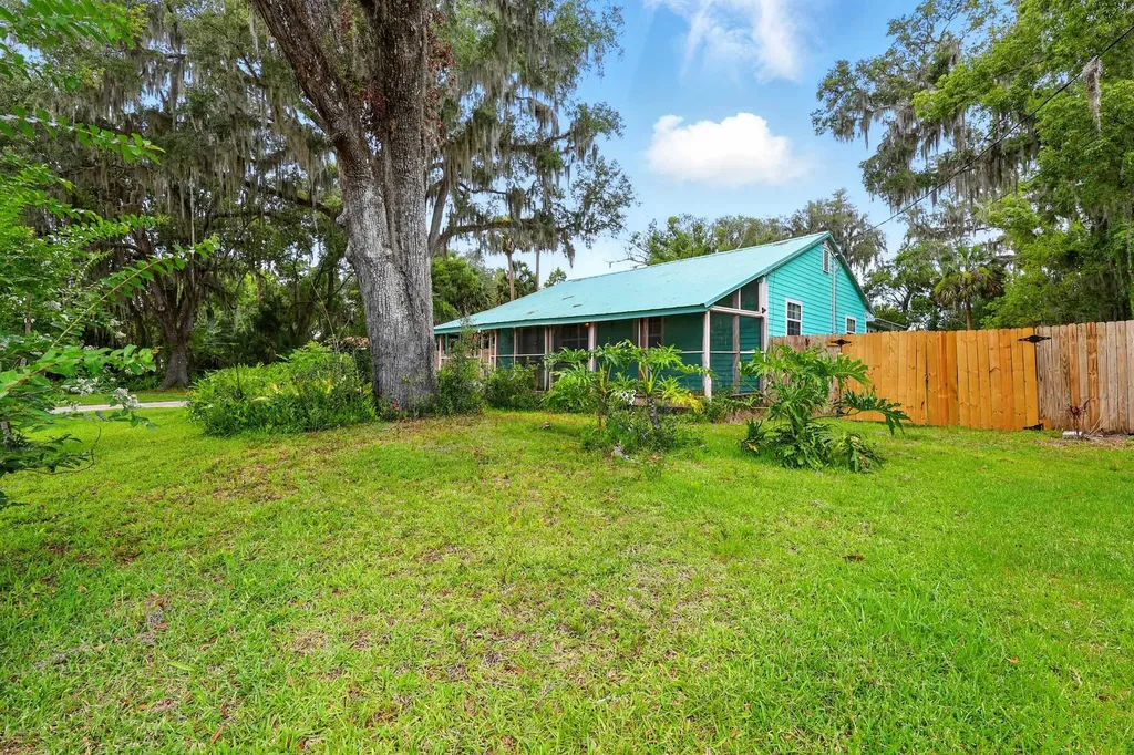 205 E Cochran Avenue Hastings FL 32145