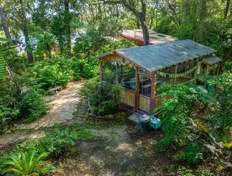 250 W West Lake Drive Hawthorne FL 32640