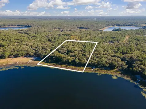 250 W West Lake Drive Hawthorne FL 32640