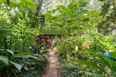 250 W West Lake Drive Hawthorne FL 32640