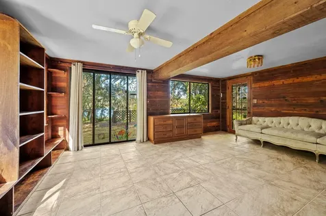 250 W West Lake Drive Hawthorne FL 32640