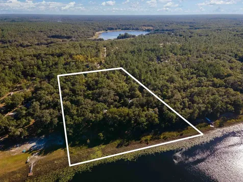 250 W West Lake Drive Hawthorne FL 32640