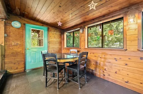 250 W West Lake Drive Hawthorne FL 32640