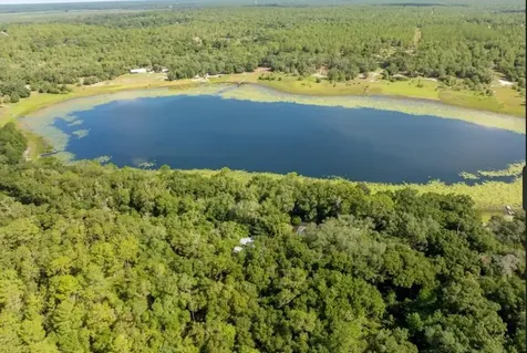 250 W West Lake Drive Hawthorne FL 32640