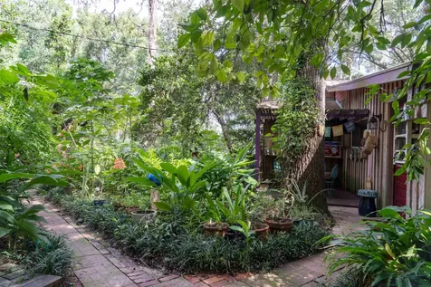 250 W West Lake Drive Hawthorne FL 32640