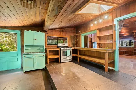 250 W West Lake Drive Hawthorne FL 32640