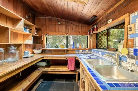 250 W West Lake Drive Hawthorne FL 32640