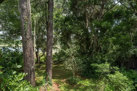 250 W West Lake Drive Hawthorne FL 32640