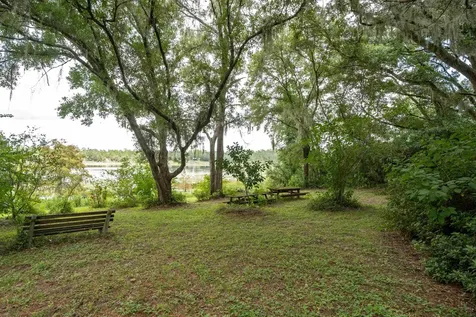 250 W West Lake Drive Hawthorne FL 32640