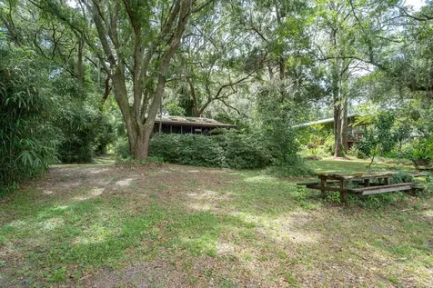 250 W West Lake Drive Hawthorne FL 32640