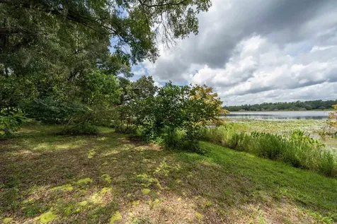 250 W West Lake Drive Hawthorne FL 32640