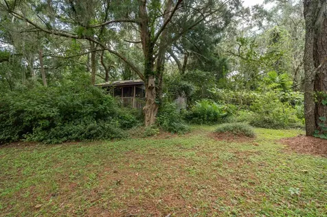 250 W West Lake Drive Hawthorne FL 32640