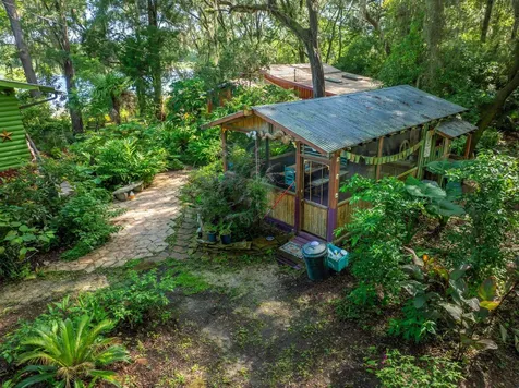 250 W West Lake Drive Hawthorne FL 32640