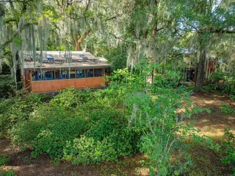 250 W West Lake Drive Hawthorne FL 32640