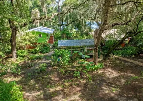 250 W West Lake Drive Hawthorne FL 32640