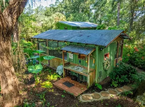 250 W West Lake Drive Hawthorne FL 32640