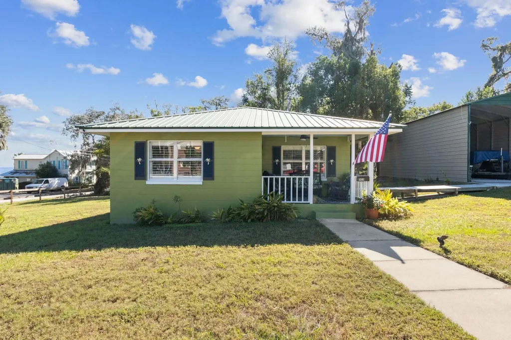 105 Central Avenue Crescent City FL 32112