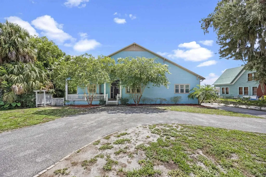 22 N Lake Street Crescent City FL 32112