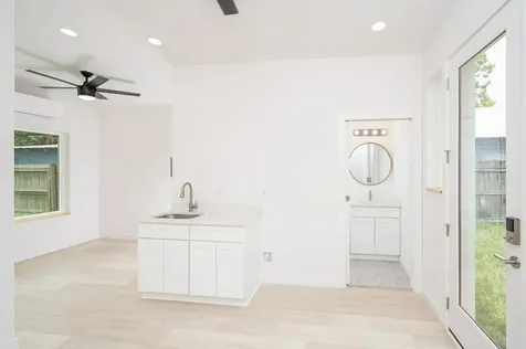 1045 S Whitney Street + Guest House St Augustine FL 32084