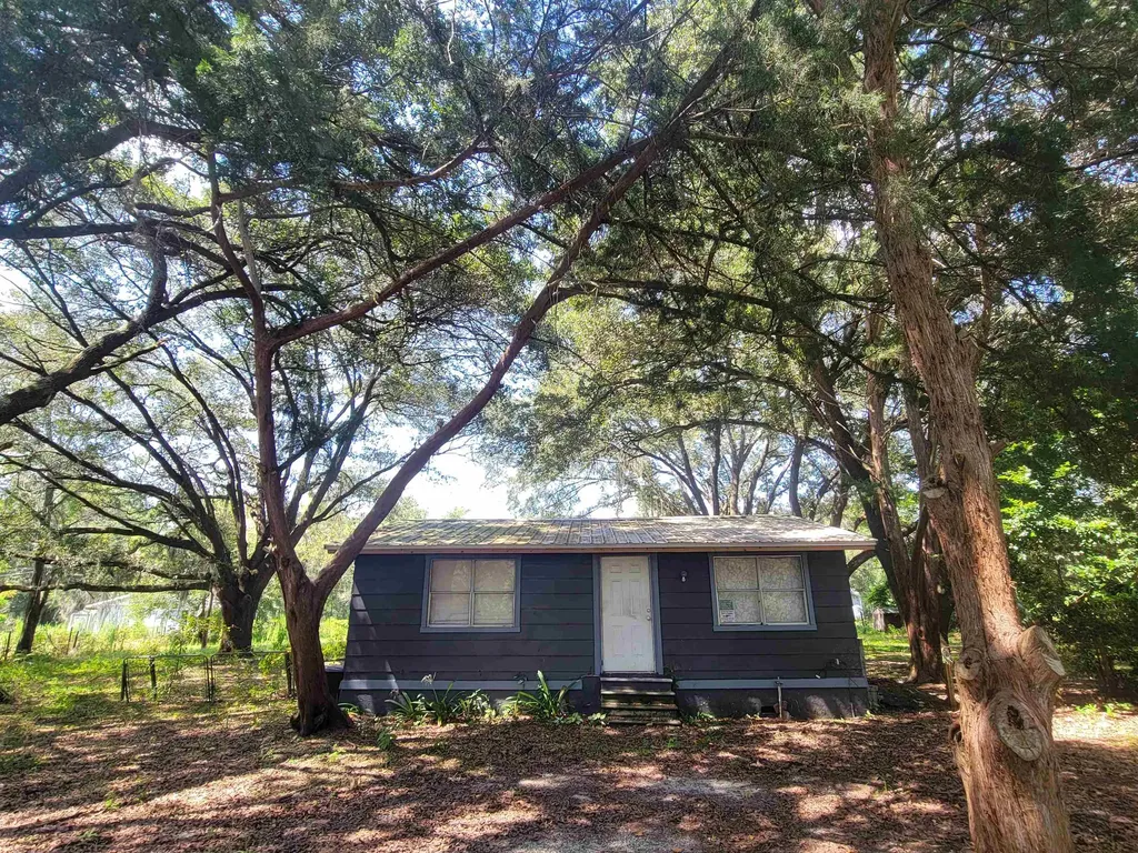 104 Gas Pipeline Road Palatka FL 32177