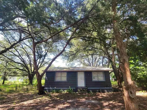 104 Gas Pipeline Road Palatka FL 32177