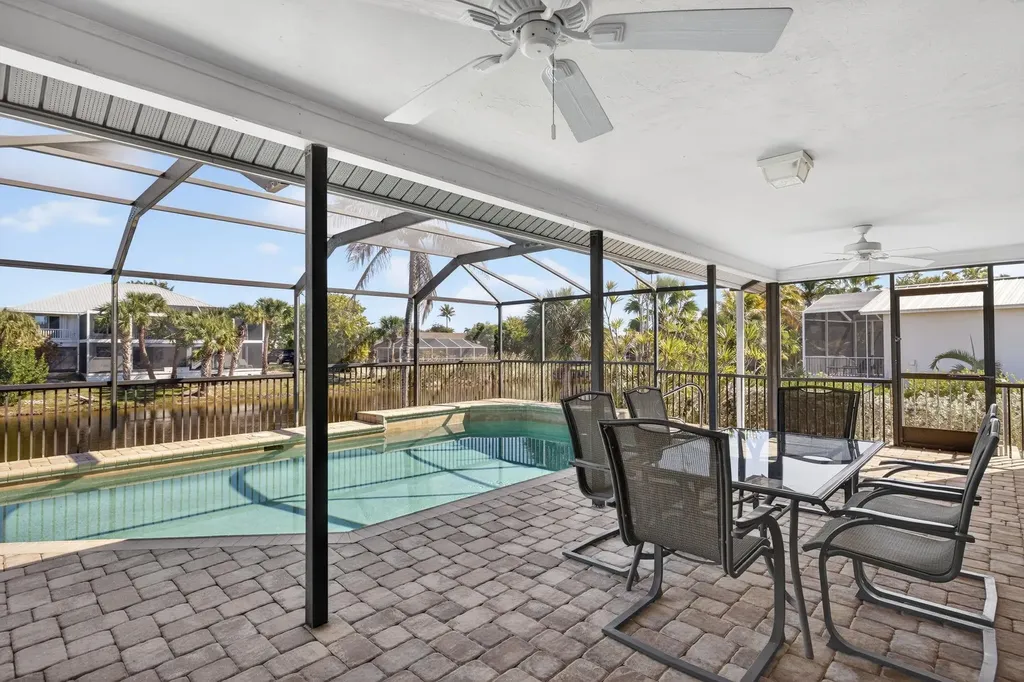 686 Emeril Court Sanibel FL 33957
