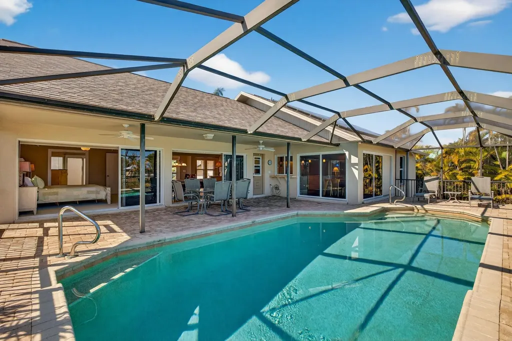 686 Emeril Court Sanibel FL 33957