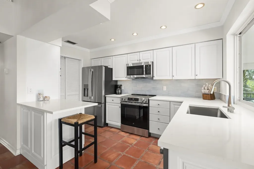 253 Daniel Drive Sanibel FL 33957