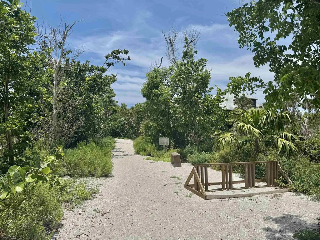 4353 Gulf Pines Drive Sanibel FL 33957