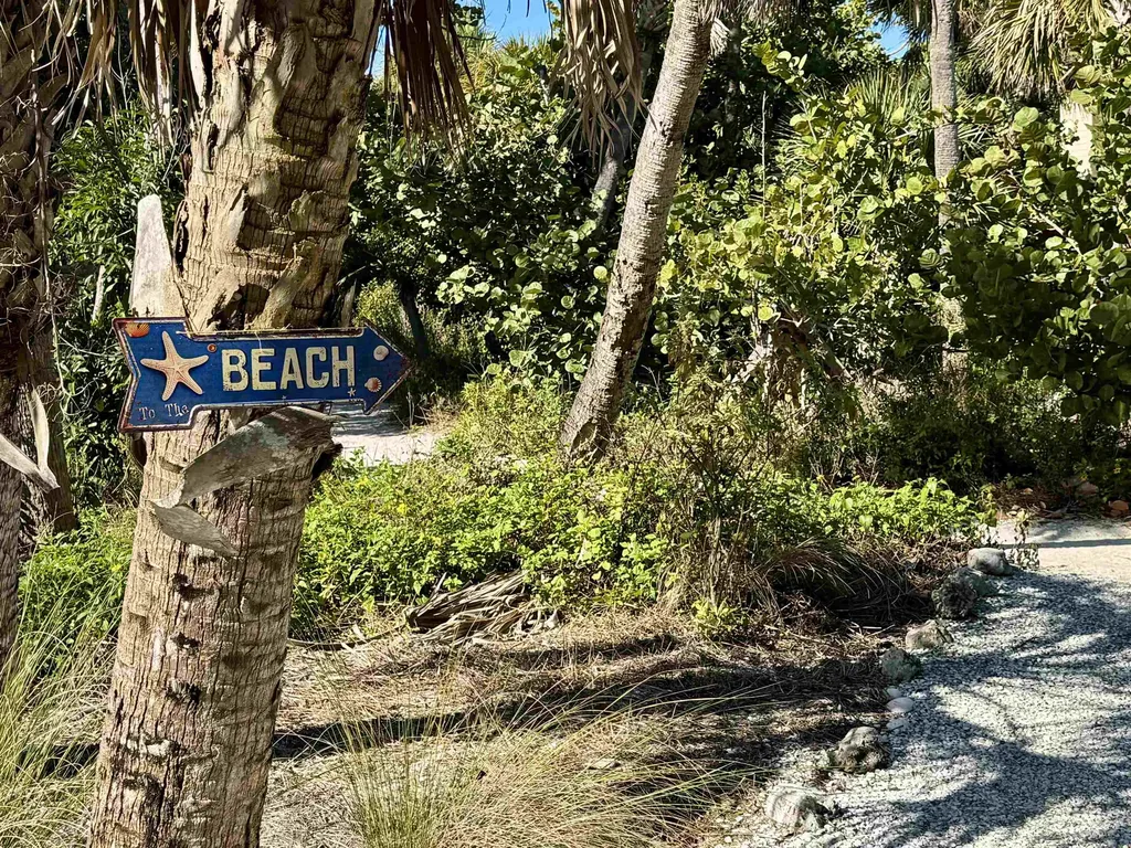 4353 Gulf Pines Drive Sanibel FL 33957