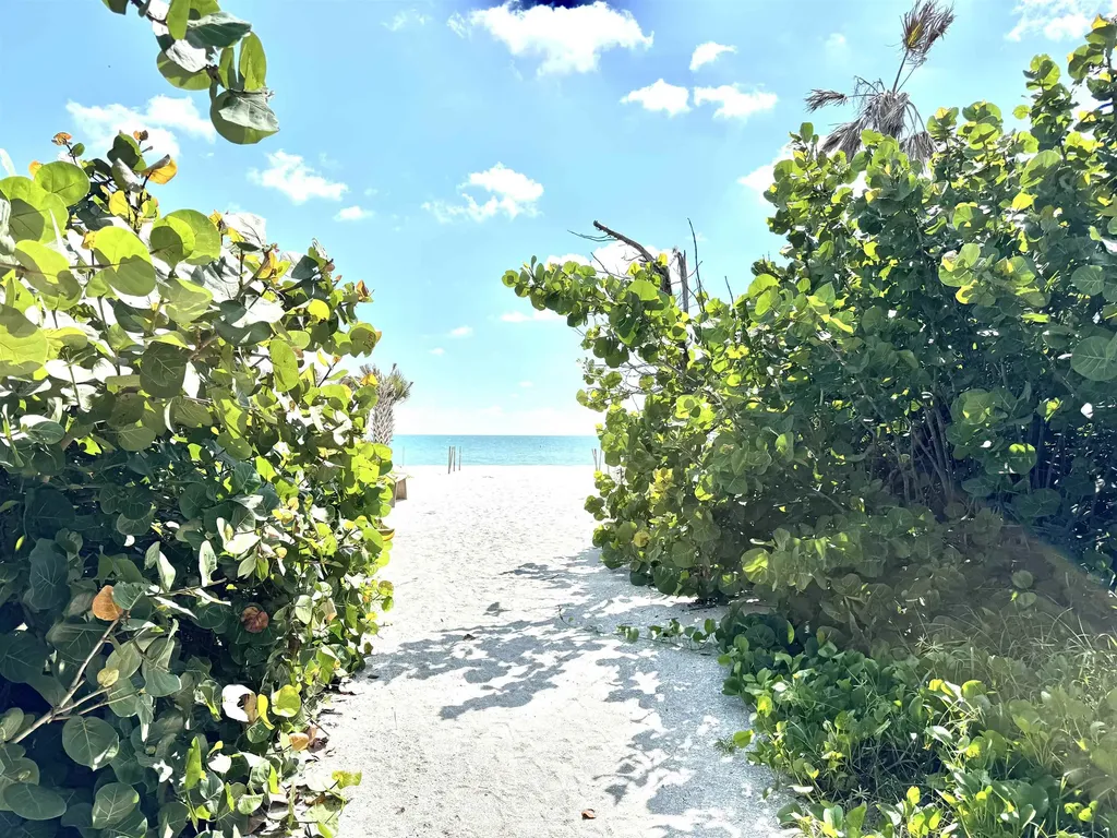 4353 Gulf Pines Drive Sanibel FL 33957