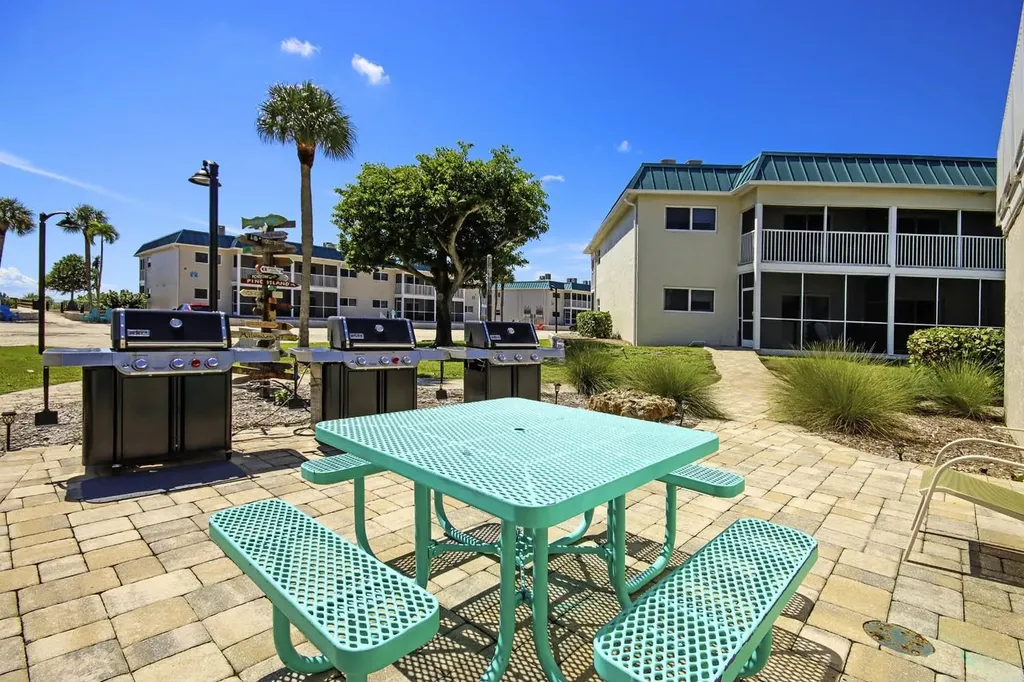 827 E Gulf Drive Sanibel FL 33957