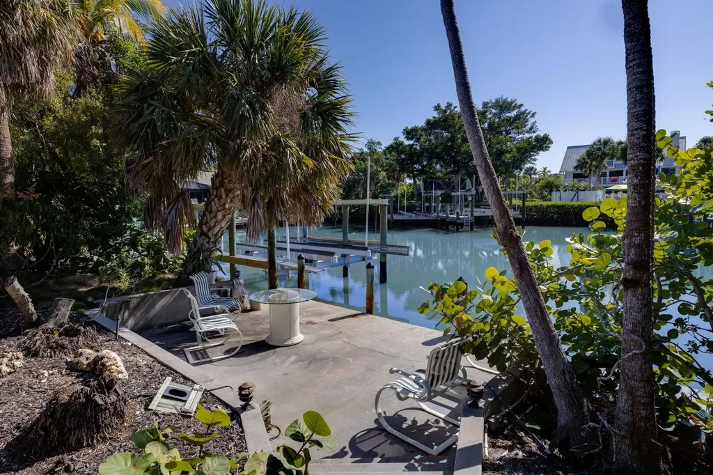 505 Lighthouse Way Sanibel FL 33957
