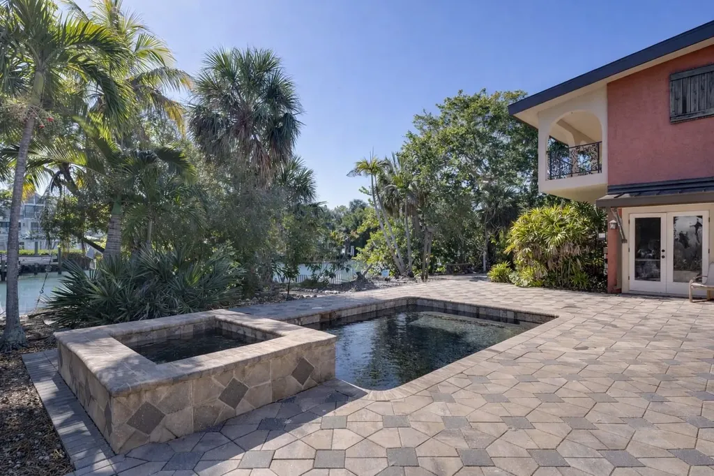 505 Lighthouse Way Sanibel FL 33957