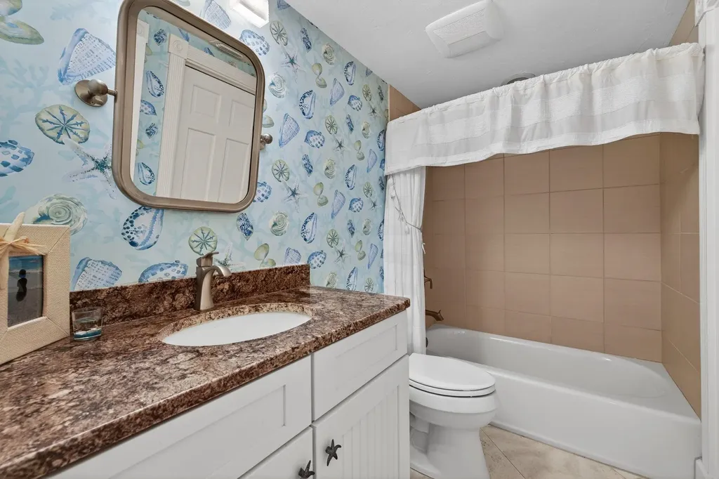 431 Bella Vista Way E Sanibel FL 33957