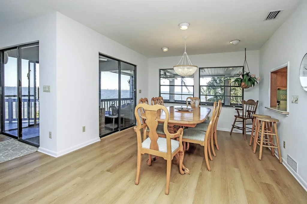 1245 Ferry Road Sanibel FL 33957-7411