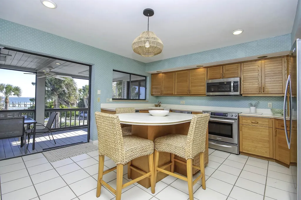 1245 Ferry Road Sanibel FL 33957-7411